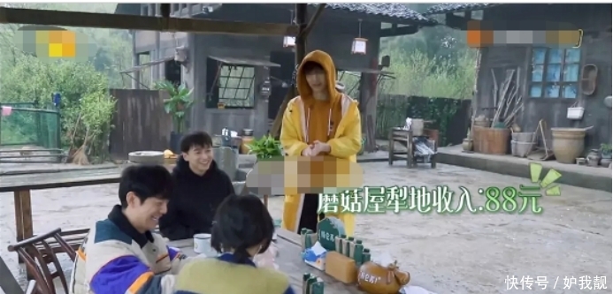 工资|张艺兴给老乡耕地,嫌工资太低想涨工资,老乡一句话让他哑口无言