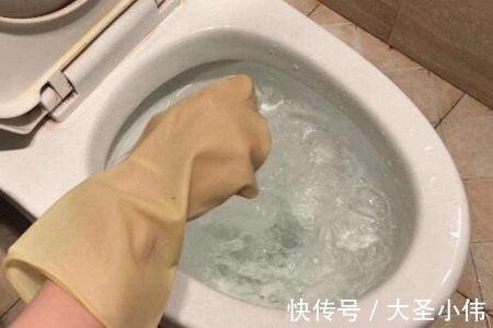 马桶堵住了该怎么疏通最简单方法?这五个马桶堵住疏通妙招