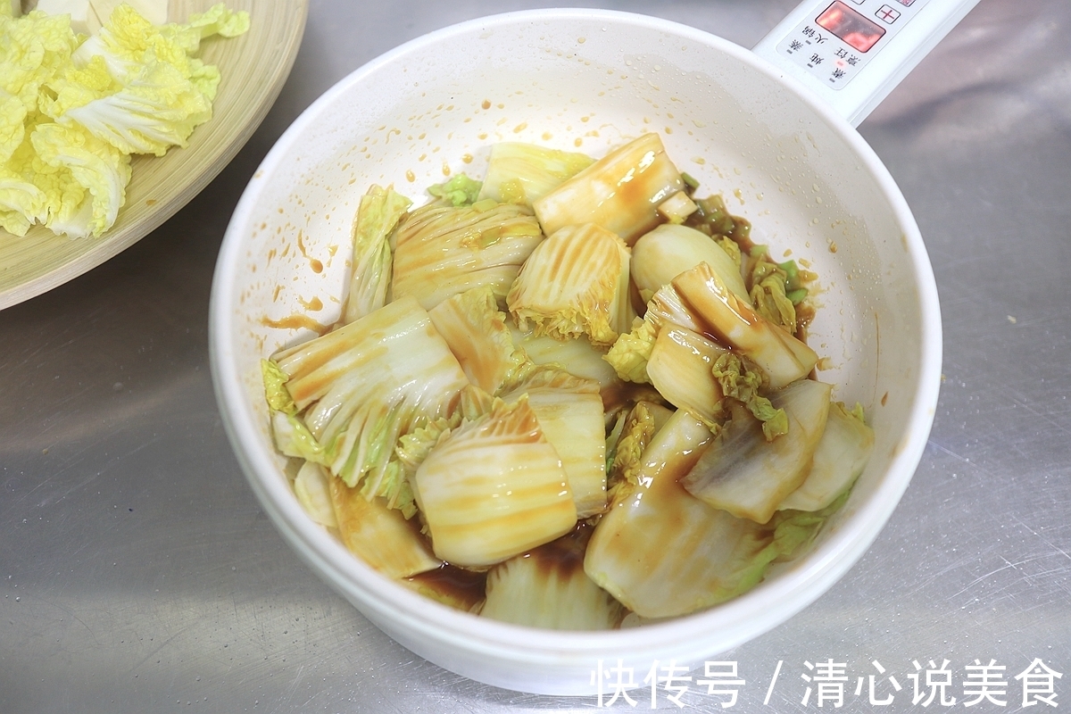 鲜香四溢的娃娃菜炖豆腐，制作简单，营养均衡！