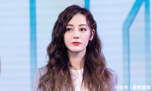 2020年很火的“显白”发色,减龄又百搭,配什么发型都好看