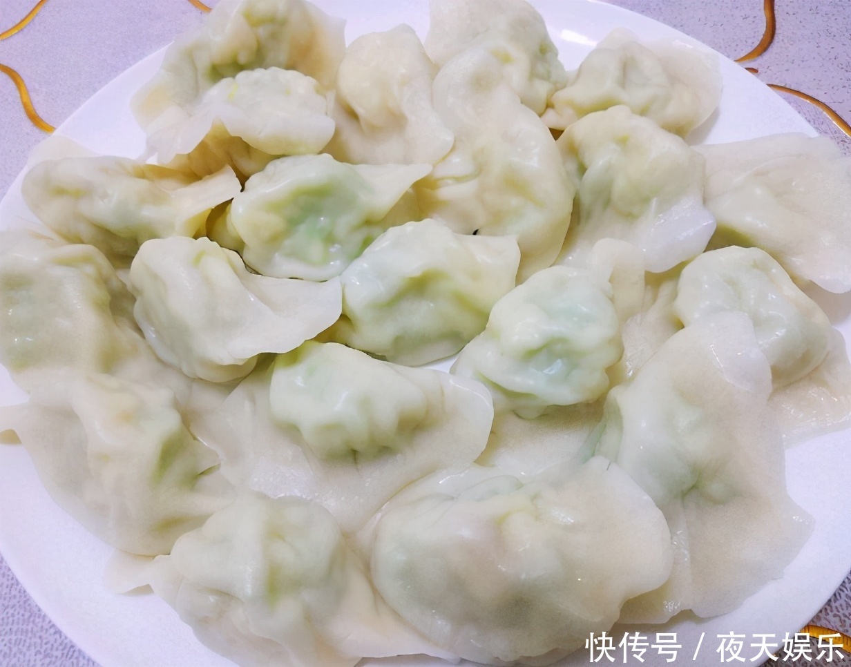 青菜的另类吃法,好吃入味,美味可口,做法简单,我一次吃好多呢