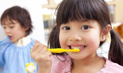吃糖|宝宝不吃糖坚持刷牙，却还是长龋齿，家长可能忽略了这4点