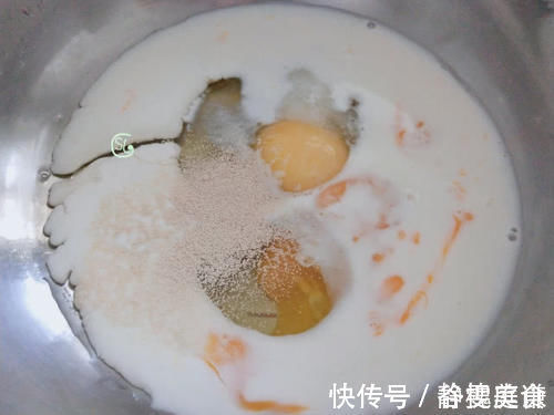 红豆蒸糕|红豆不煮粥,试试这样做,锅中一蒸,蓬松暄软又香甜,做法还简单