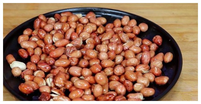 现在才知道,原来炒花生米不能先放油,多做这1步,又酥又脆