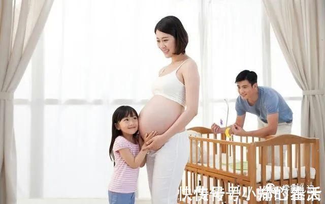 亲爱的|双胞胎姐姐抱双胞胎弟弟逛街,引路人围观:父母上辈子拯救了地球!