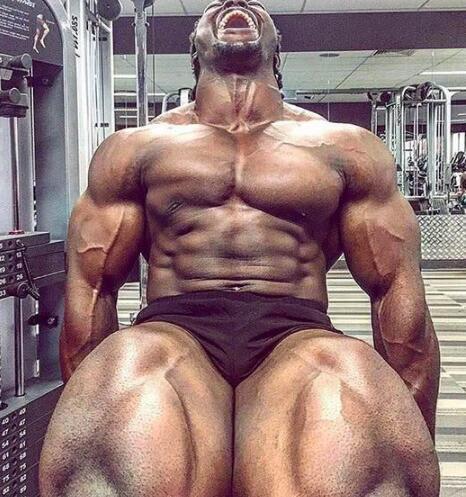 牛蛙腿|26岁小伙坚持练腿,大腿比腰还粗,被称世界上最强壮牛蛙腿