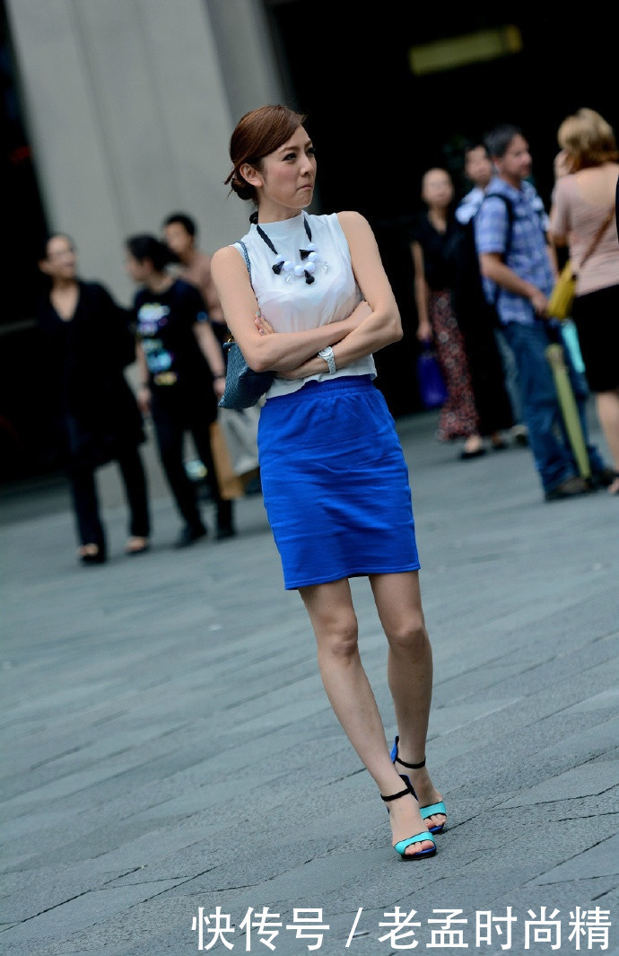 舒适|街拍:这样搭配既舒适又好看