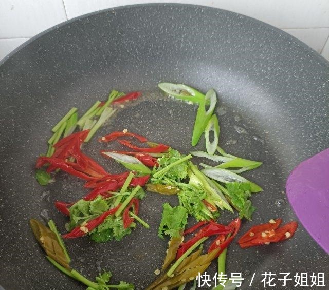 爆炒猪肝|泡椒爆炒猪肝,香嫩可口,美味下饭!