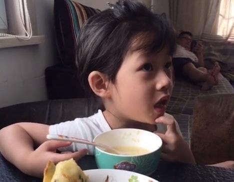 发育|4种早餐会耽误孩子身高发育,以后别给孩子吃了,许多家长天天做