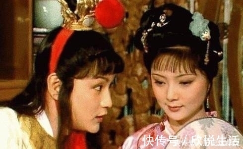 宝卿@薛宝钗为嫁给宝玉,偷摸做了一件丑事,被宝玉撞破后灰溜溜的走了