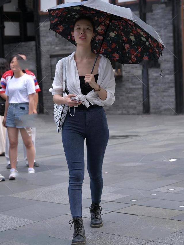 时尚达人|白色防晒衫内搭“黑色抹胸内衣”, 性感好看, 搭配健美裤靓丽迷人