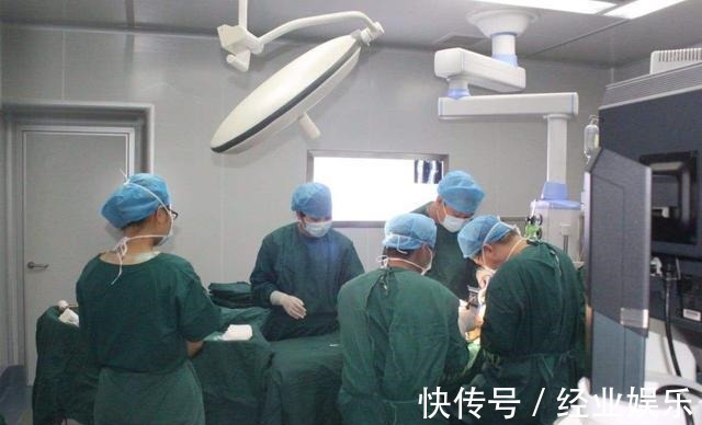 二胎政策|妻子生下二胎,医生说里面还有东西,取出的东西让丈夫怒了