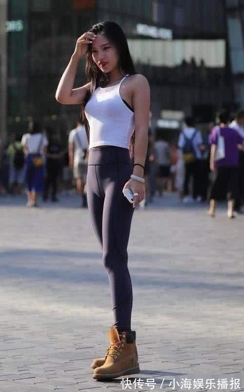 身材 美女穿搭打底裤使身材看起来更加修长,简约大气,可以随心展现美丽