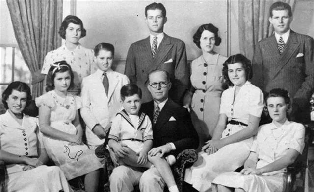 罗斯玛丽|肯尼迪家千金,被父亲骗上手术台成智障,在精神病院度过20年