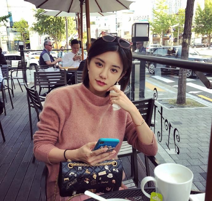  没想到|当初把朱丹挤出电台，没想到如今却比朱丹还落魄，处境十分尴尬