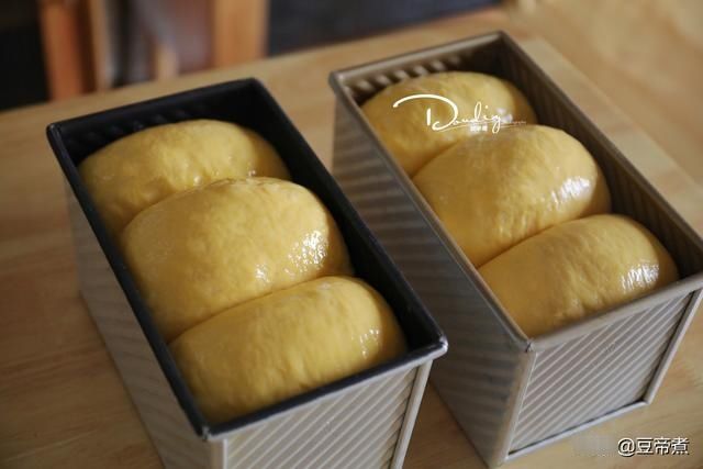 明天的早餐准备好了，用半个老南瓜搭配面粉做成了吐司，味道真好