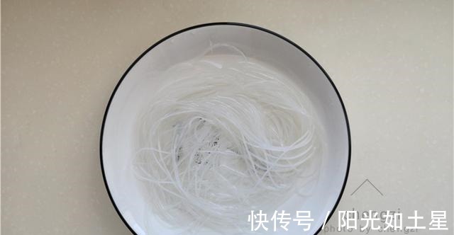 天冷了，有钱没钱这汤要常喝，润肺降秋燥，热乎乎一大锅，真鲜啊！