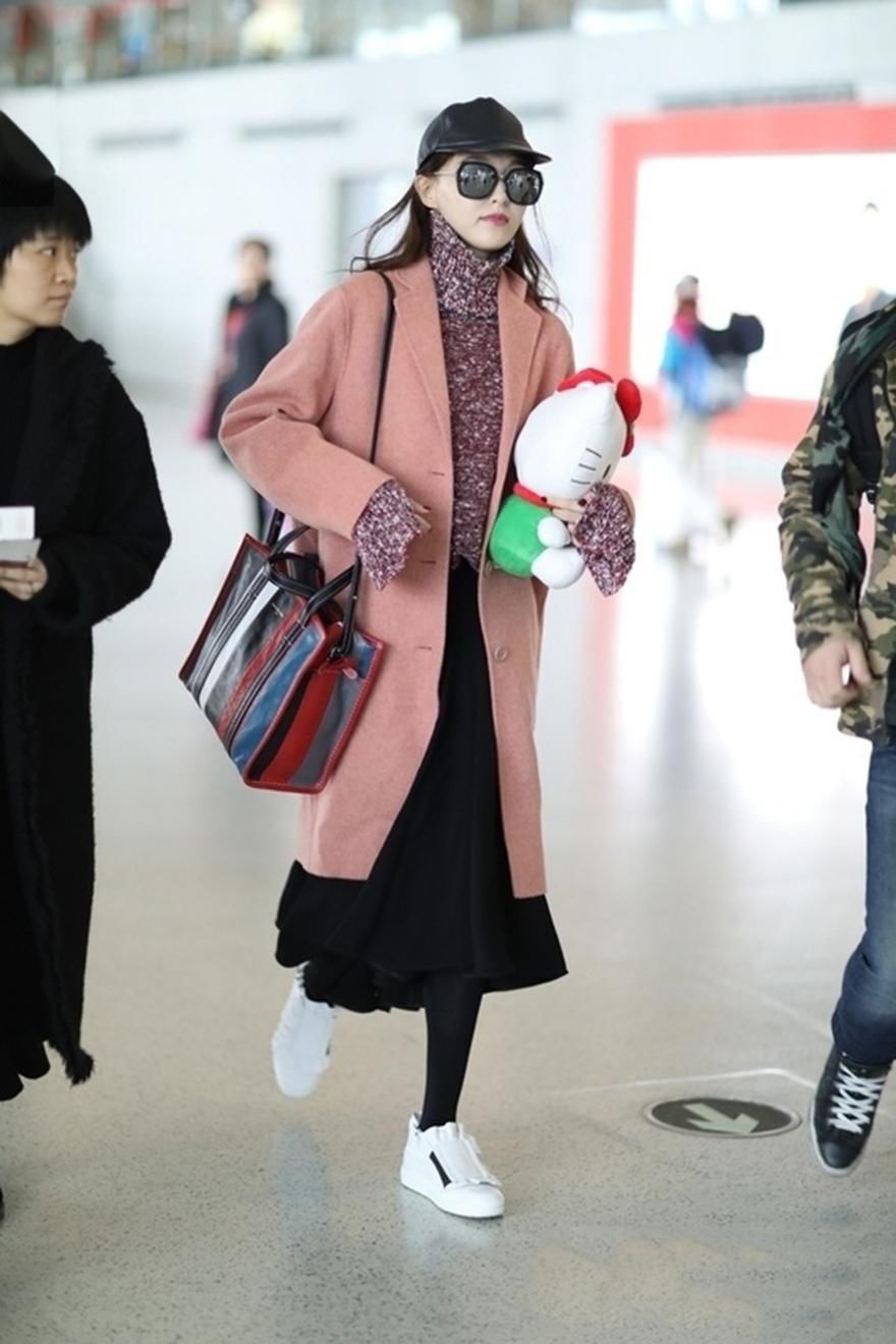 大衣和平底鞋才是秋冬里的“绝配”！舒适减龄还时髦，真叫人上头