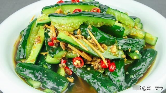 清脆|黄瓜不要直接拌，很多人都做错了，厨师长教你正确做法，清脆入味