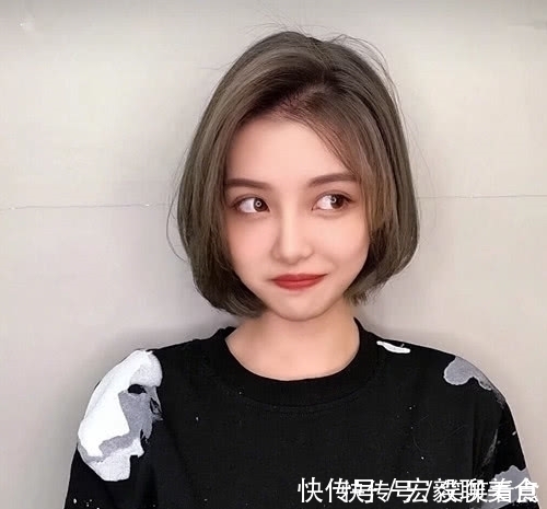 辛芷蕾 圆脸女生拒绝光明发型,几款减龄显瘦发型了解下,直男都眼前一亮