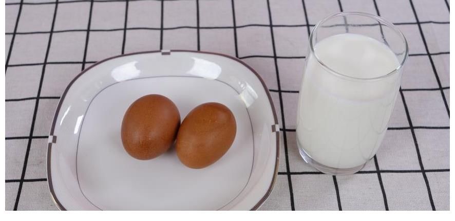 大爷|58岁大爷养骨半年，骨密度从-2.5到0.9，医生建议：2物可适当多吃