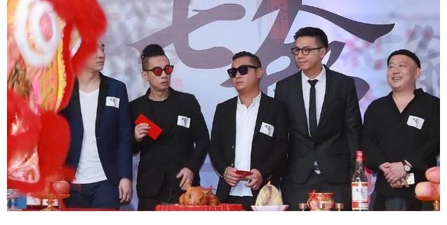 程东|陈小春面馆广州再开分店，开业众多港星捧场，一碗牛腩50元卖到爆