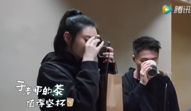 |奚梦瑶何猷君铁憨憨喝茶，于谦目瞪口呆，搞笑背后是藏不住的教养