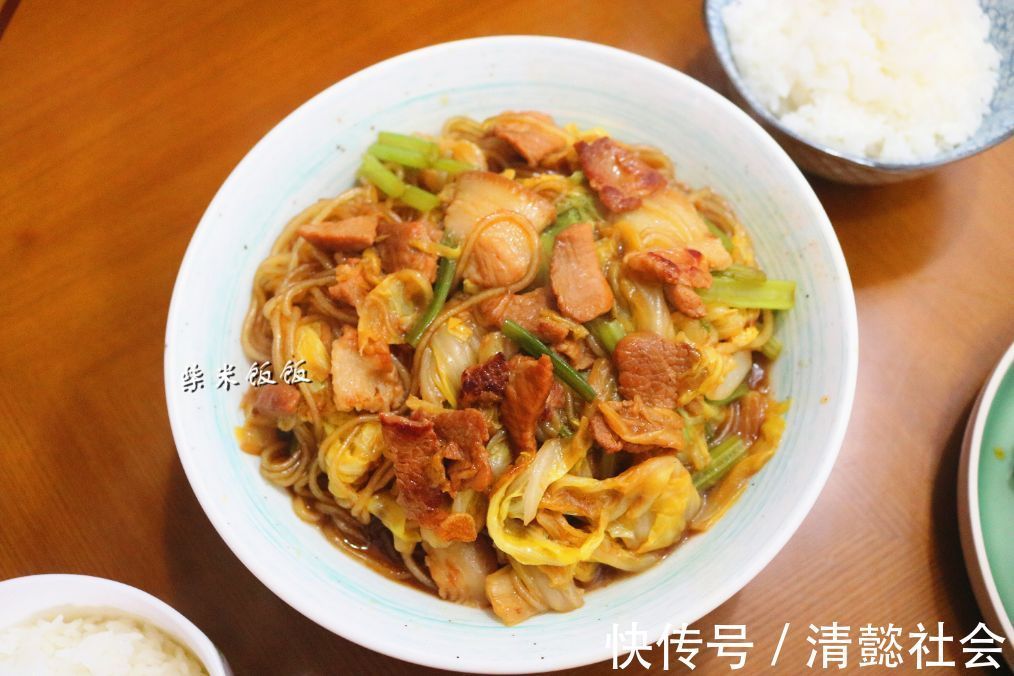 白菜|今日晚餐只有2个菜，女儿说：太好吃了，老公却说：太糊弄了