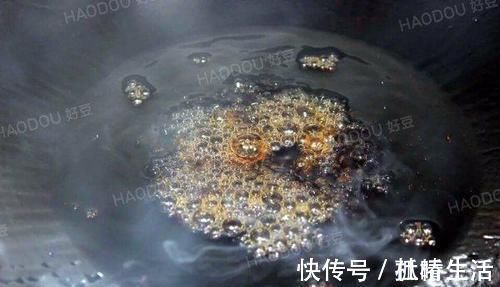 汁儿|炒糖色时，第一步放冰糖就错了！再加一步，糖色透亮有光泽还不苦
