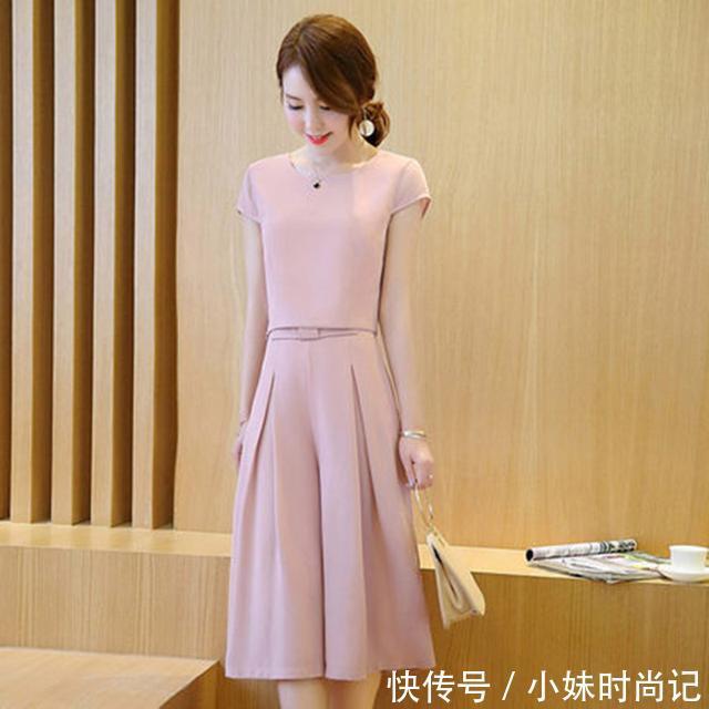 女人味|40岁女人要会穿搭减龄,时髦遮肉的阔腿裤套装,优雅更有女人味