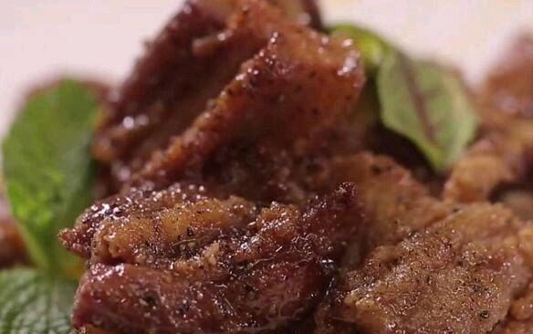 黑椒|黑椒用蜜汁做蝴蝶牛排的方法,美味是如此简单