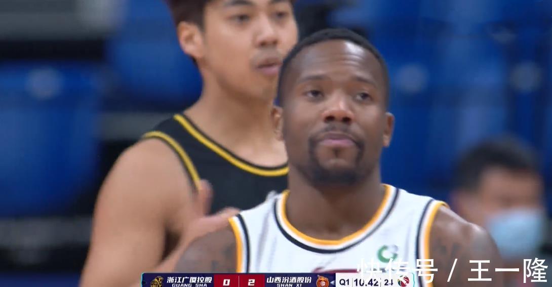 黑马|4分险胜!CBA大黑马掀翻第2,连灭4大豪强太狠,神射狂飙9记三分