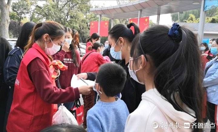 志愿者|探寻大自然的奥秘，青年志愿者带领小朋友学习动植物科普知识