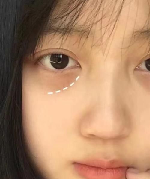 20岁的女生如果有这几个特征，看起来会很显老，就算占一个也会