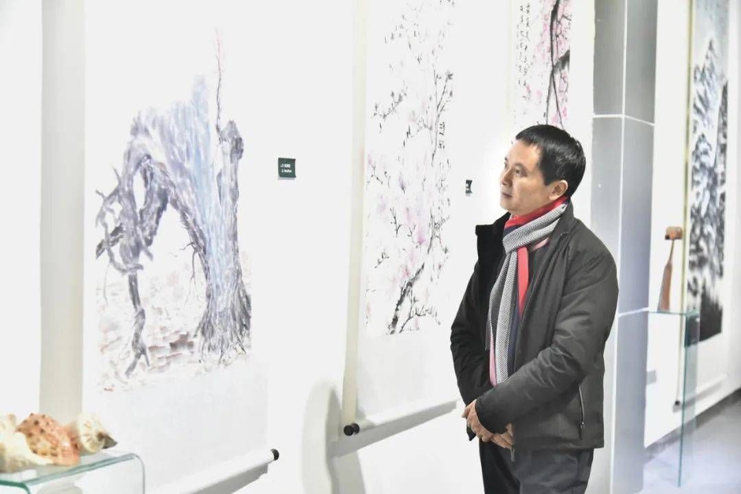 副会长$“雅情浓园?墨韵天府画展”岁末登场，“诗书画”展示文艺川军别样风采