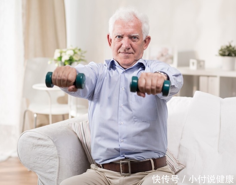 老年人|45岁之后,身上出现4种表现,骨头或许已经“酥脆”