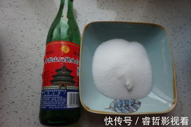 包裹|自制咸鸭蛋想要好吃，偷偷加一点它，蛋黄个个起沙流大油