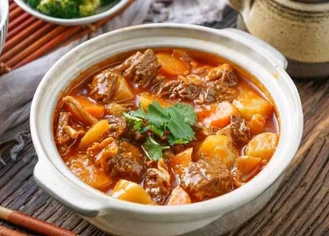 几道家常菜不仅味道鲜美，造形也很好看，招待客人有面子