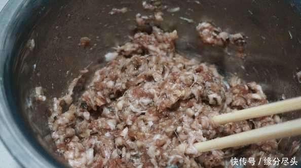 芋头|教你做这款饺子: 不用面粉不用擀皮! 滑溜溜! 一口一个!