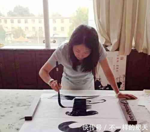 叶赫那拉姝宏|慈禧第五代外孙女,49岁气质华贵,网友百年慈禧!