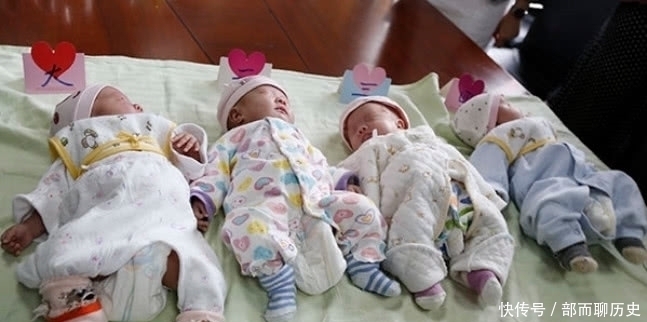 雅雅|宝妈生产动用十几名妇产医生，喜获四胞胎，医生看到性别时笑了！
