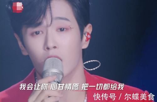 印小天|李汶翰初舞台被评为倒数，粉丝不满集体抗议，镜头切到台下许幻山表情太真实