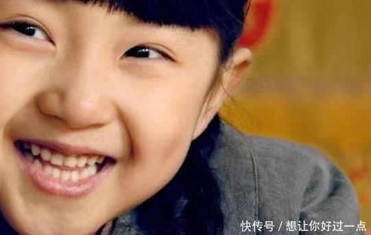 护士|产房门前三个爸爸拼二胎女儿,听到护士的话后,表情太有意思了