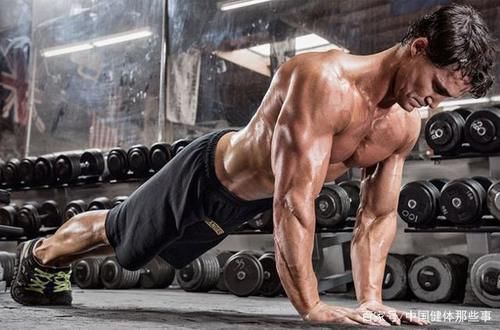 训练|俯卧撑可以天天练吗中年大叔坚持一个月，健身前后对比令人咋舌
