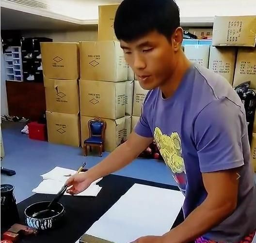 拳击手#方便写的书法真不错,字体刚猛大气,雄浑有力如打拳击一样漂亮