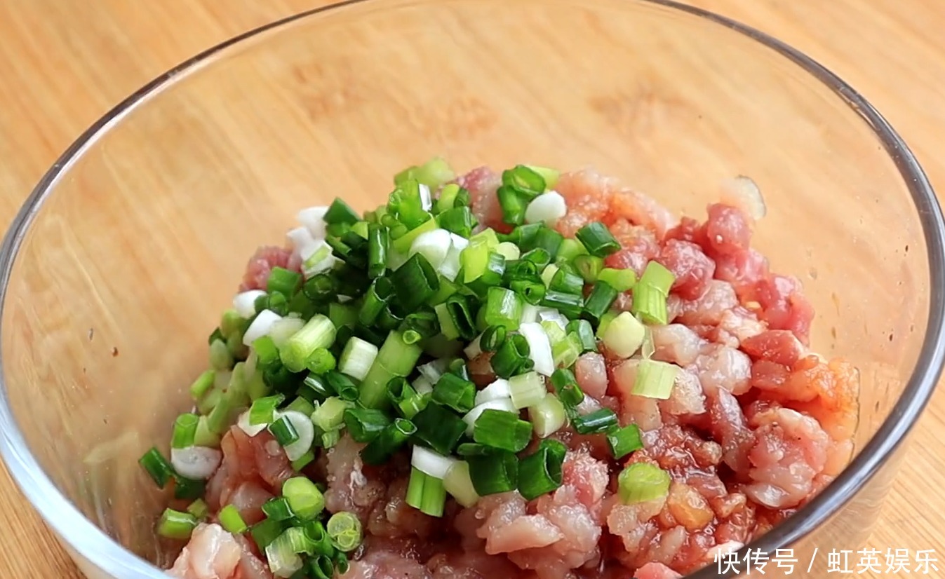 锅贴这样做还是第一次见,鲜香酥脆,营养解馋,有钱不一定买的到