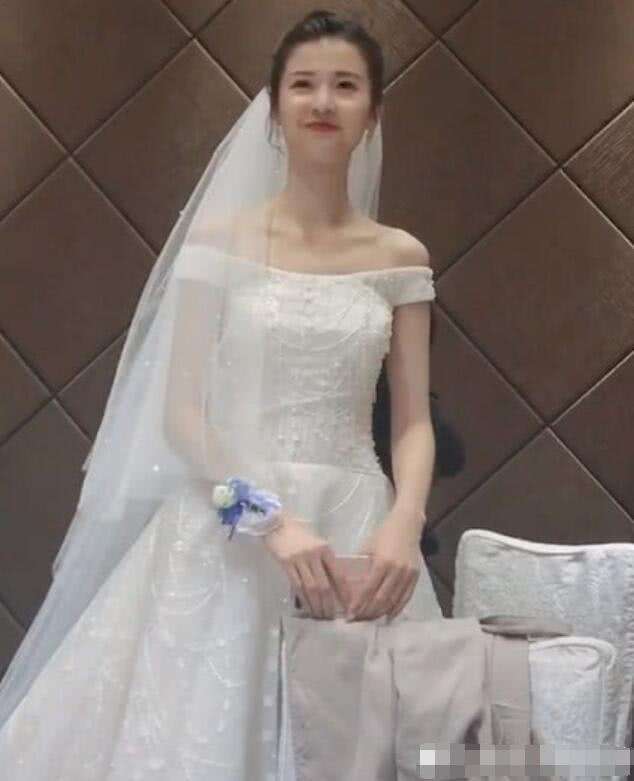 全网|全网“最美新娘”,笑起来觉得心要被暖化了,网友:好想去抢婚啊