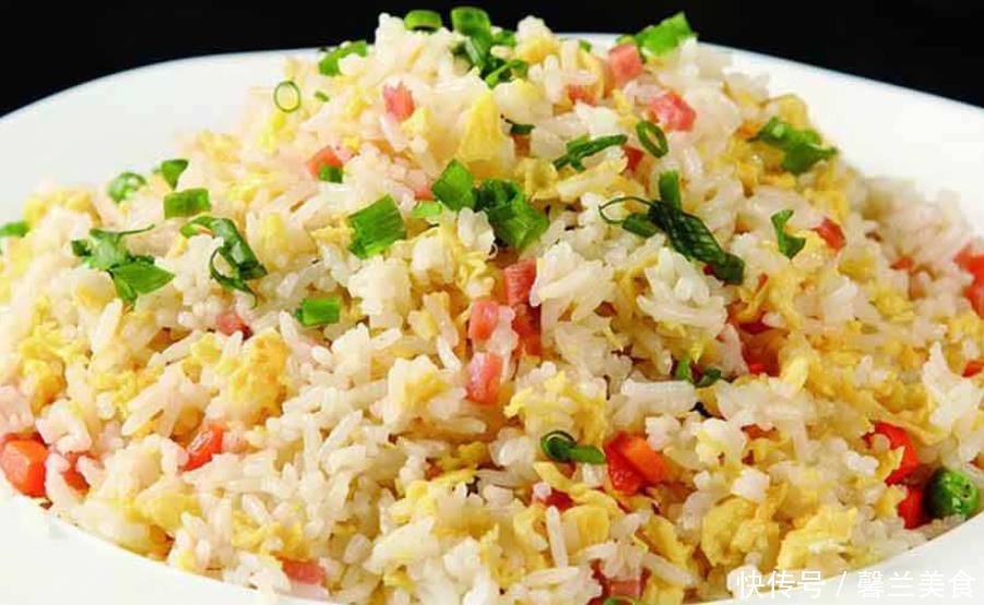 做蛋炒饭时，米饭下锅前先做这1步，保证米饭粒粒分明，不粘锅