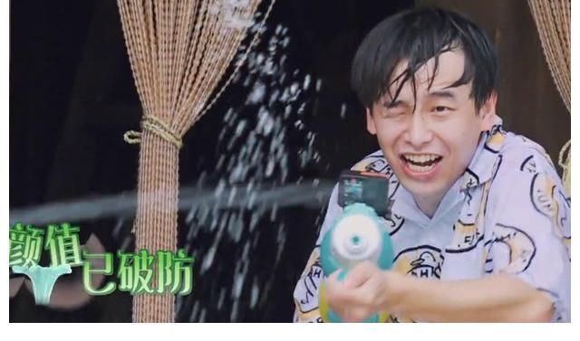 发际线|《向5》最没偶像包袱的嘉宾?随时发出憨笑声,头秃也不画发际线