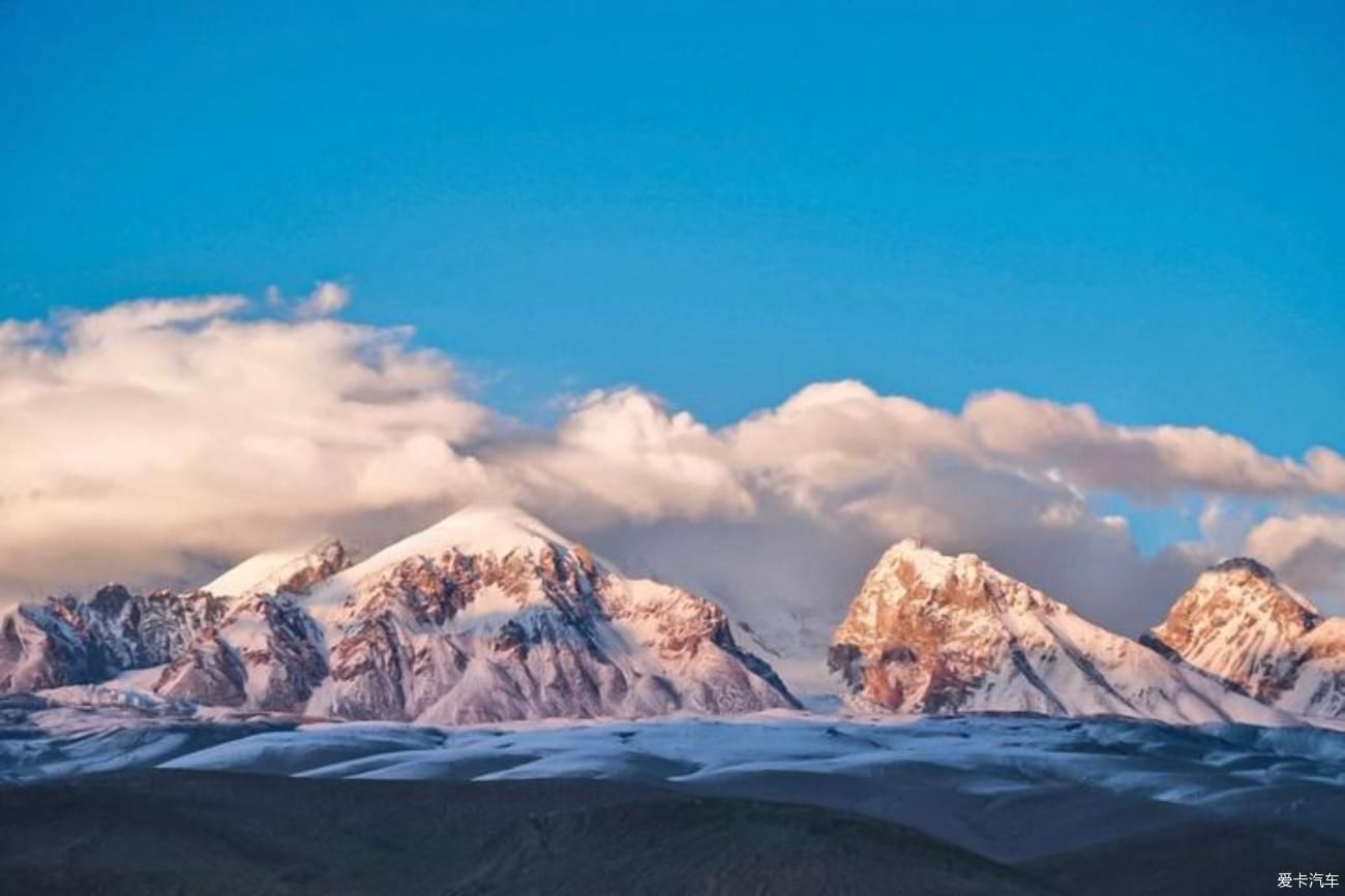 闪闪发光的雪山梦境